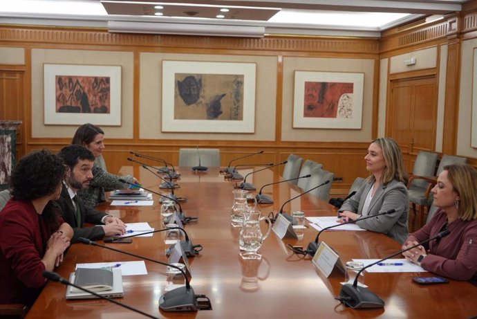 La consejera de Política Social, Familias e Igualdad, Conchita Ruiz, durante la reunión con el ministro de Derechos Sociales, Pablo Bustinduy