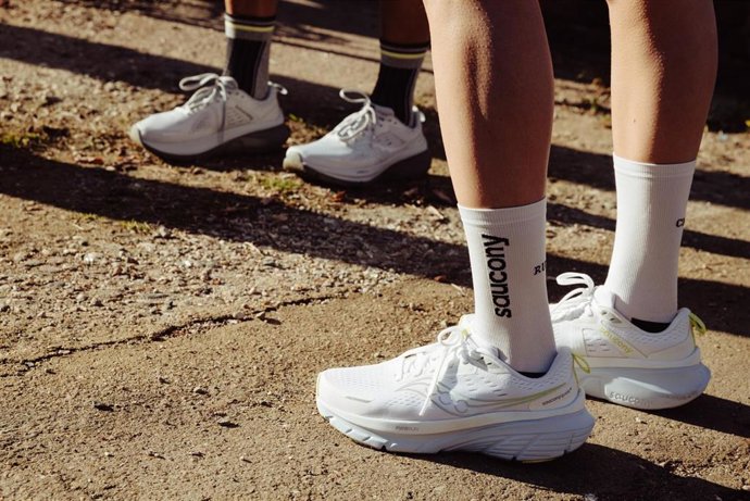 Archivo - Saucony presenta las zapatillas 'Guide 18', su zapatilla de entrenamiento con máxima amortiguación.