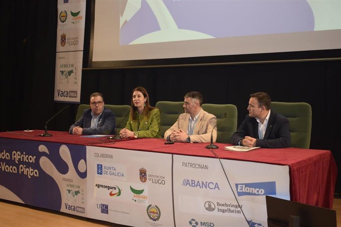 La titular do Medio Rural, Maria José Gómez, en una jornada sobre el sector lácteo gallego organizada por la Asociación Provincial de Ganaderos de Lugo para el Control de Rendimientos (Africor) y la revista Vaca Pinta.