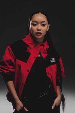 Archivo - The North Face celebra los 40 años de la icónica Mountain Jacket con la nueva colección 2025.