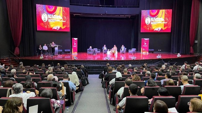 Conferencia CEPROME sobre IA y abusos sexuales.