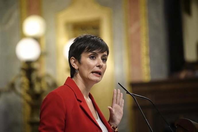 Archivo - La ministra de Vivienda, Isabel Rodríguez, interviene durante una sesión plenaria en el Congreso de los Diputados, a 23 de octubre de 2024, en Madrid (España).