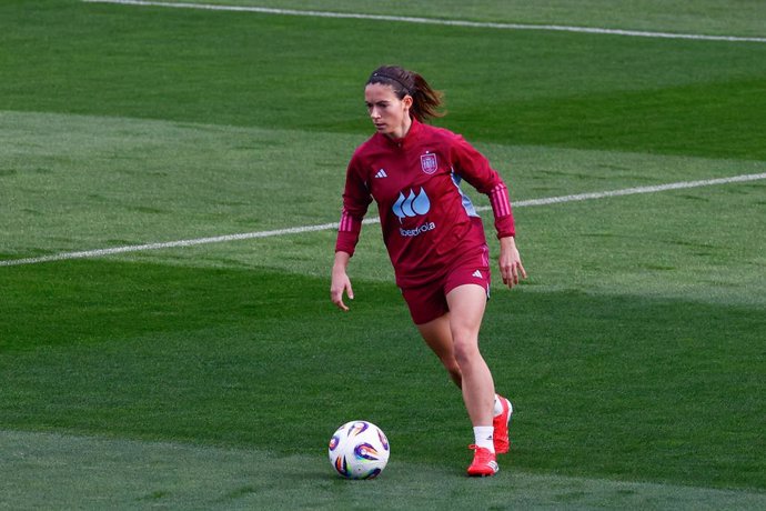 Aitana Bonmati warms up during the training session of the Spanish women's team ahead of the UEFA Women's Nations League matches against Belgium and England at Ciudad del Futbol on February 18, 2025, in Las Rozas, Madrid, Spain.