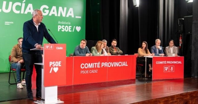 El secretario general del PSOE de Cádiz, Juan Carlos Ruiz Boix, interviene ante el Comité Provincial del PSOE.