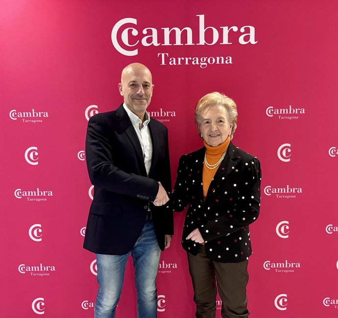 La presidenta de la Cambra de Tarragona, Laura Roigé, y el director de Industria en Sorigué, Francisco Javier Almandoz