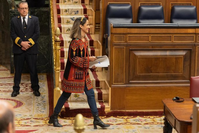 La diputada de Sumar Tesh Sidi, en el Congreso de los Diputados, a 25 de febrero de 2025, en Madrid (España).