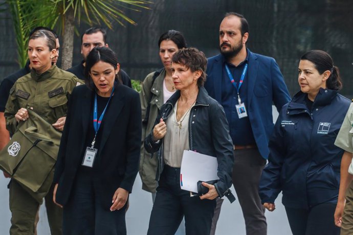 Archivo - Arquivo - 8 de fevereiro de 2024, ViñA Del Mar, Chile: A Ministra do Interior Carolina Toha participa de uma coletiva de imprensa convocada pelo Presidente Gabriel Boric em apoio às famílias afetadas pelo mega incêndio. O presidente do Chile, Ga