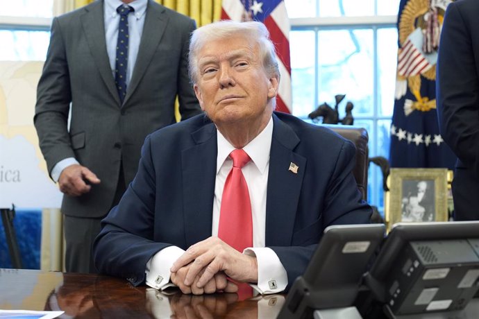 February 25, 2025, Washington, District Of Columbia, USA: United States President Donald Trump speaks to reporters after signing Executive Orders in the Oval Office of the White House in Washington on January 23, 2025