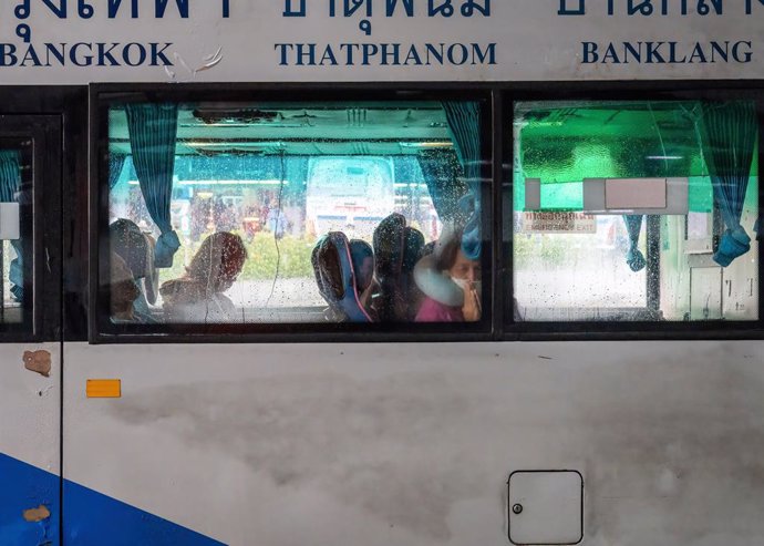 Archivo - Imagen de archivo de un bus en Tailandia