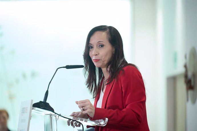 La presidenta de Redeia, Beatriz Corredor, interviene durante un desayuno informativo de Europa Press, en el Hotel Hyatt Regency Hesperia, a 20 de febrero de 2025, en Madrid (España).