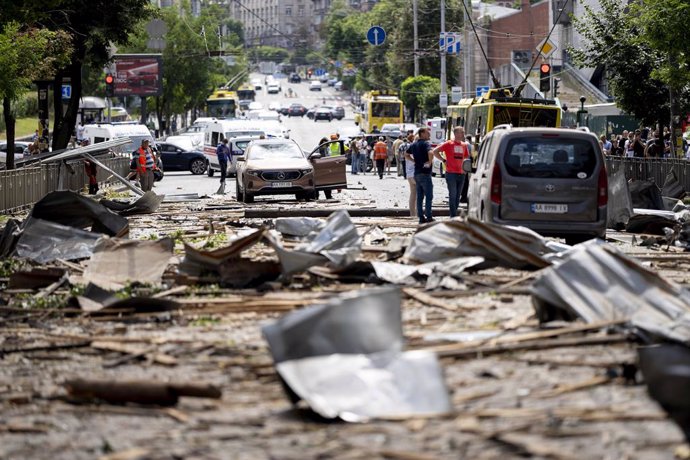 Archivo - Imagen de archivo de un bombardeo ruso en Kiev (Ucrania)