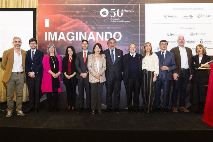 Premiados y autoridades en el acto conmemorativo del 50 Aniversario de La FUE