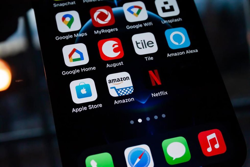 Archivo - Netflix y otras aplicaciones en un iPhone  (imagen de archivo)