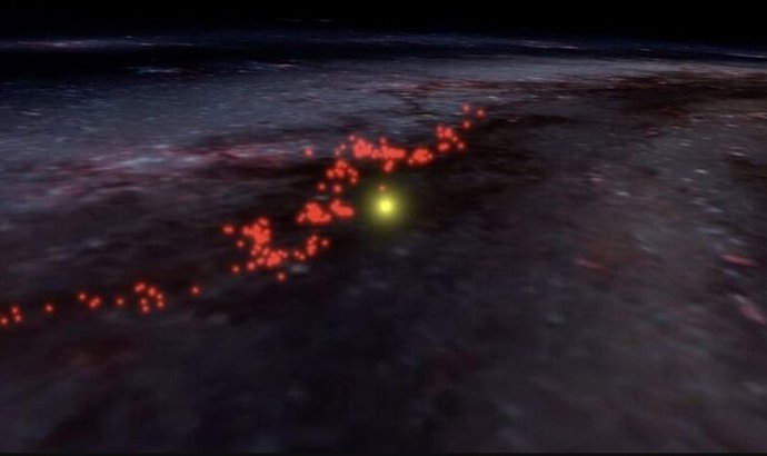 A onda Radcliffe. As nuvens que compõem essa estrutura são destacadas em vermelho e sobrepostas em uma ilustração artística da Via Láctea. A localização do Sol está destacada com o ponto amarelo.