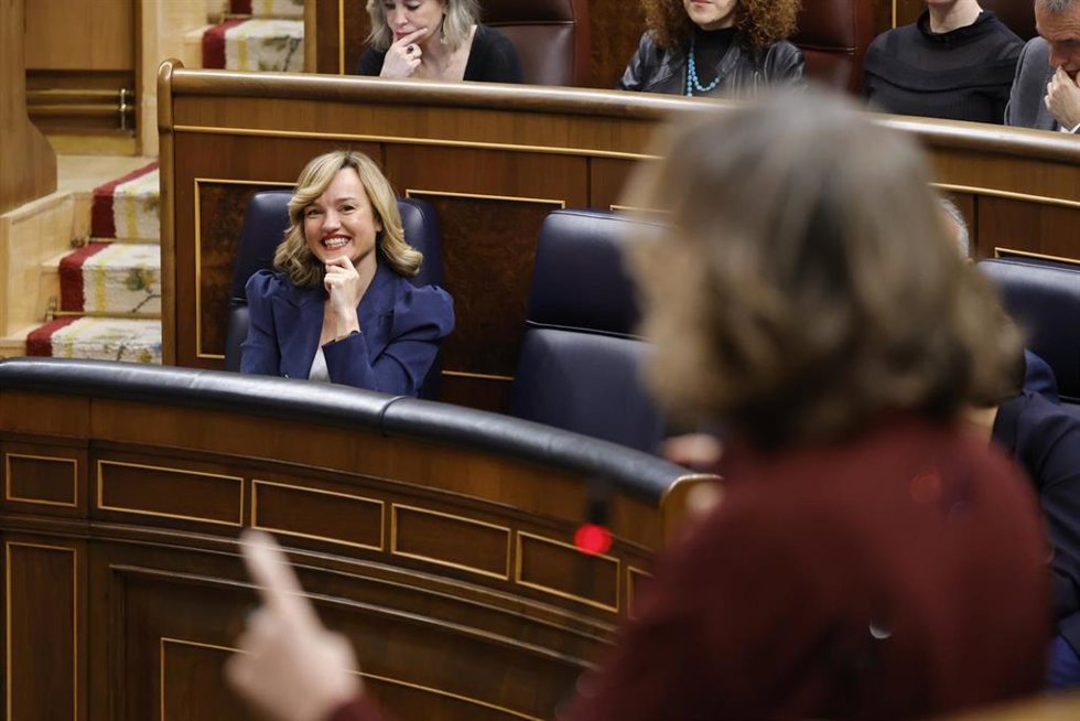 La ministra Portavoz, de Educación, Formación Profesional y Deportes, Pilar Alegría, durante una sesión de control al Gobierno en el Congreso de los Diputados, a 26 de febrero de 2025, en Madrid (España). El Gobierno hace frente a una nueva sesión de co