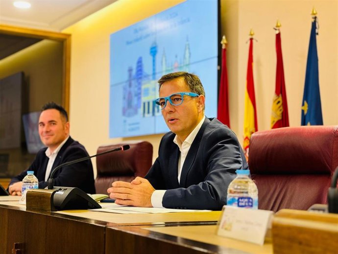 El concejal de Educación, Pascual Molina, y el alcalde de Albacete, Manuel Serrano.