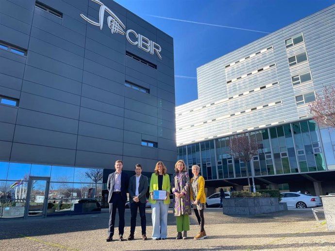 La periodista Olivia García, de 'Rioja2.Com', gana la III edición del premio de periodismo científico del CIBIR