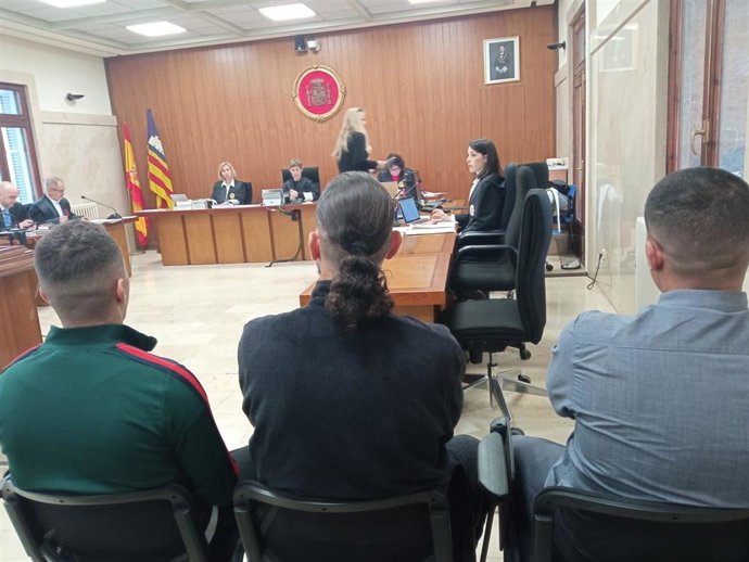 Los tres acusados, en la Audiencia.