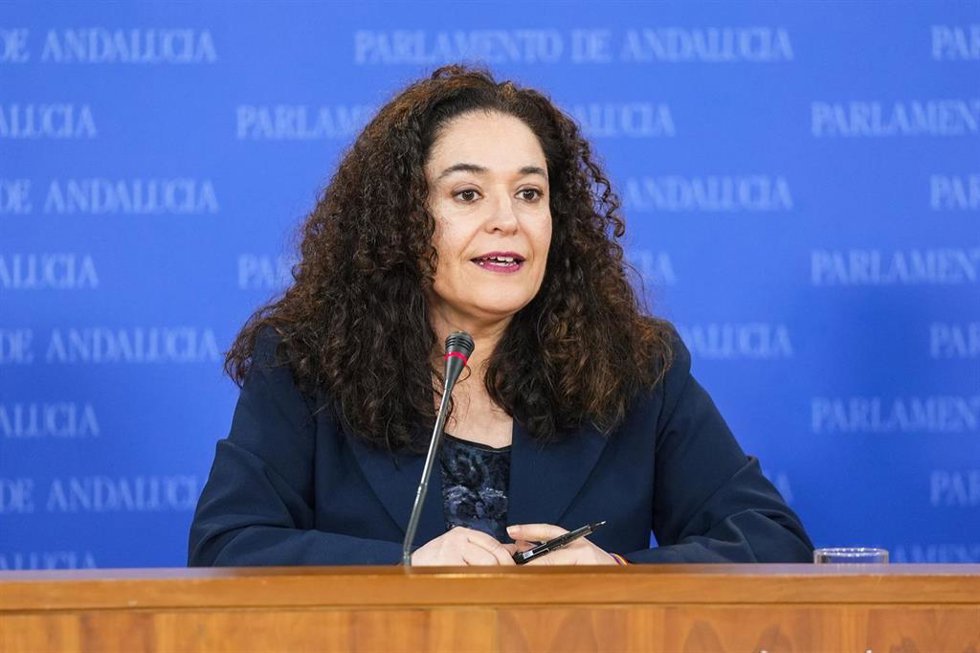 La portavoz del Grupo Por Andalucía, Inmaculada Nieto, durante la ronda de ruedas de prensa de portavoces de los grupos parlamentarios en el Parlamento de Andalucía, a 26 de febrero de 2025 en Sevilla (Andalucía, España). Los portavoces de los grupos pa