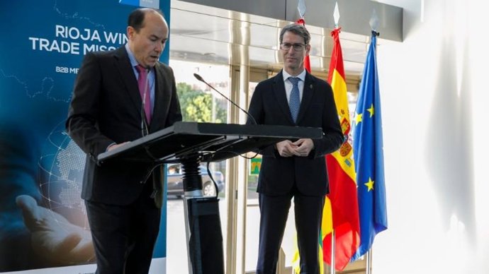 El presidente del Gobierno de La Rioja, Gonzalo Capellán, junto a la consejera de Economía, Innovación, Empresa y Trabajo Autónomo, Belinda León, participa en la inauguración de la XIII edición de Rioja Wine Trade Mission que organiza la FER
