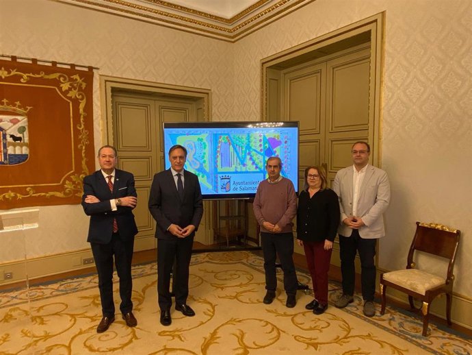 Presentación del priyecto de la nueva plaza en el barrio salmantino de Vistahermosa.