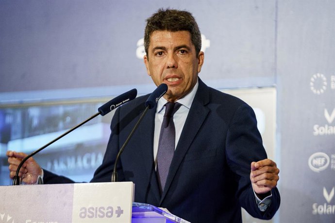 El president de la Generalitat Valenciana, Carlos Mazón, protagonitza un esmorzar informatiu de Fórum Europa, a l'Hotel Mandarin Oriental Ritz, a 24 de febrer del 2025, a Madrid (Espanya).