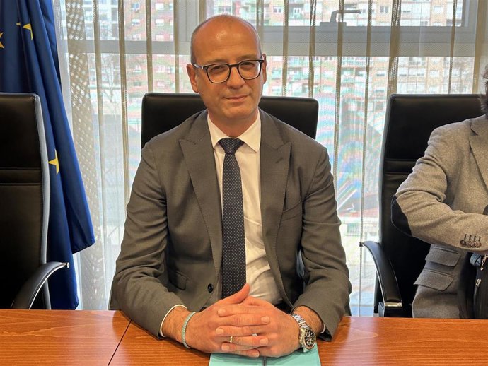 El consejero de Educación y Formación Profesional, Víctor Marín, durante su comparecencia en la Asamblea Regional