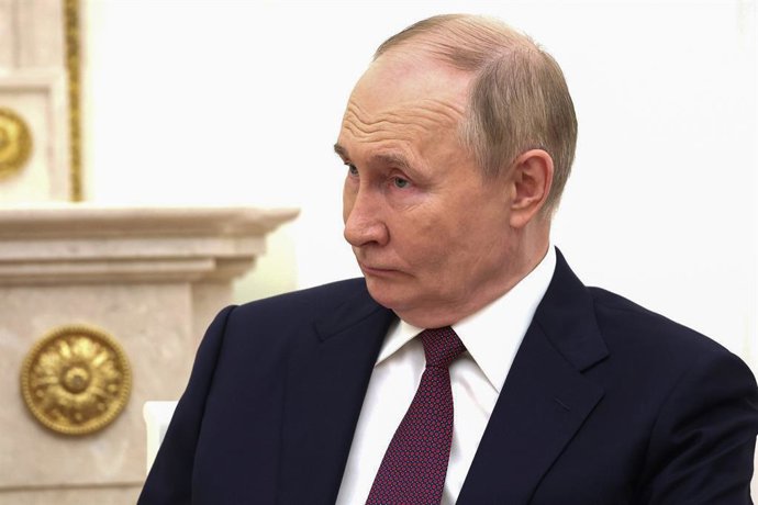 Archivo - Arquivo - Presidente russo, Vladimir Putin, durante reunião em Moscou com o primeiro-ministro húngaro, Viktor Orbán (arquivo)