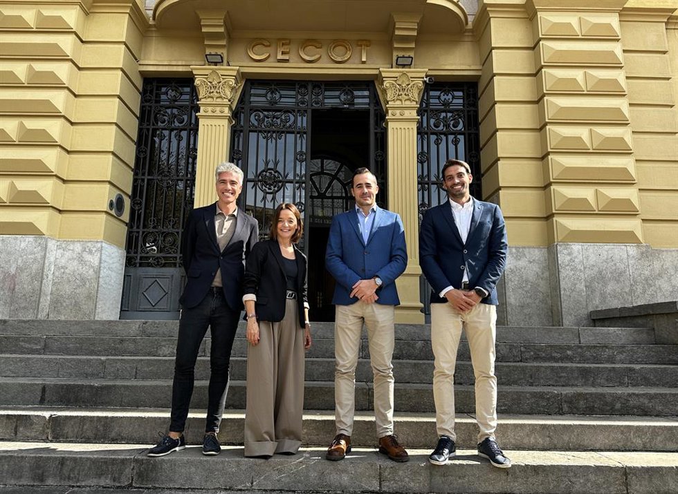 Represenantes de Cecot y Coca-Cola Europacific Partners