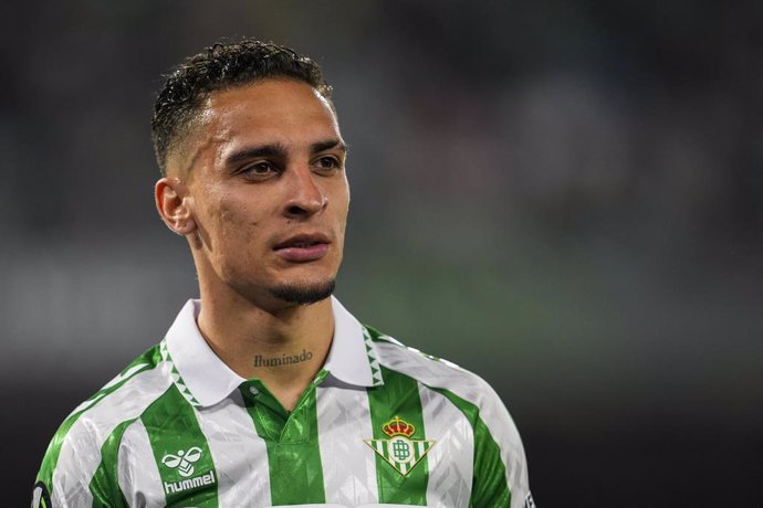 Antony Matheus dos Santos of Real Betis looks on during the UEFA Europa Conference League 2024/25 League Knockout Play-off Second Leg match between Real Betis Balompie and KAA Gent at Benito Villamarin stadium on February 20, 2025 in Sevilla, Spain.