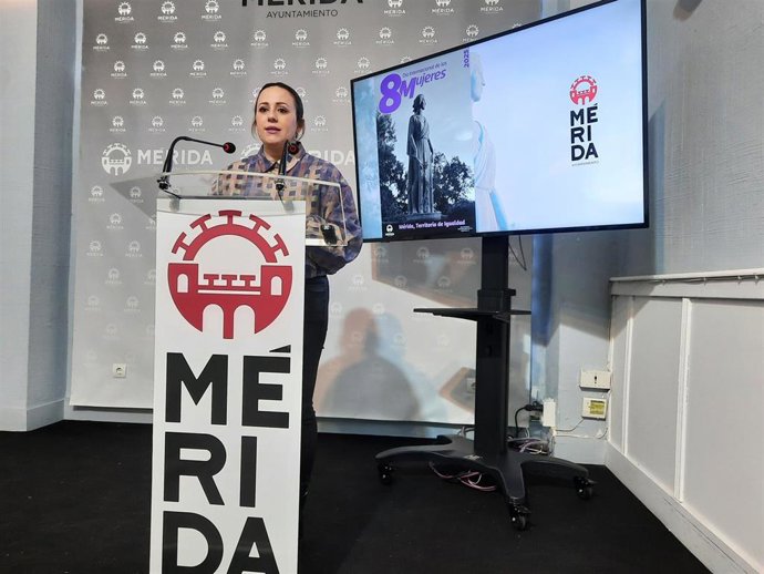 La delegada de Igualdad de Oportunidades entre Mujeres y Hombres de Mérida, Ana Aragoneses, en la presentación de actividades con motivo del 8M de 2025