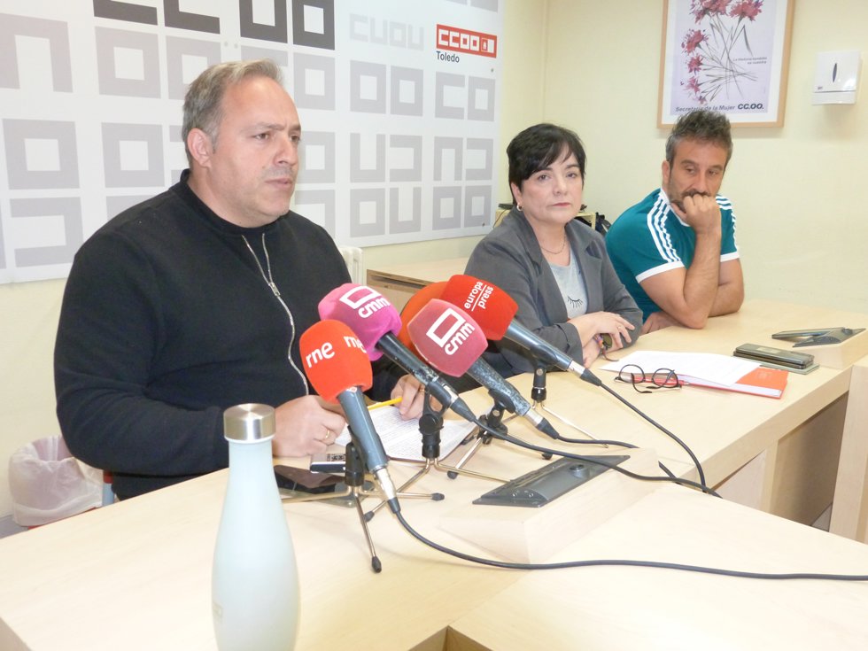 Los responsables de CCOO en la rueda de prensa que han ofrecido para hablar del Laboratorio del Hospital de Toledo.
