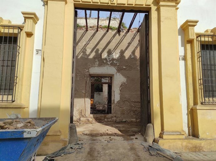 Obra para construir un hotel en la Casa de los Guzmanes, que perteneció al general Varela, en la zona del Realejo de Córdoba, donde han encontrado una granada.