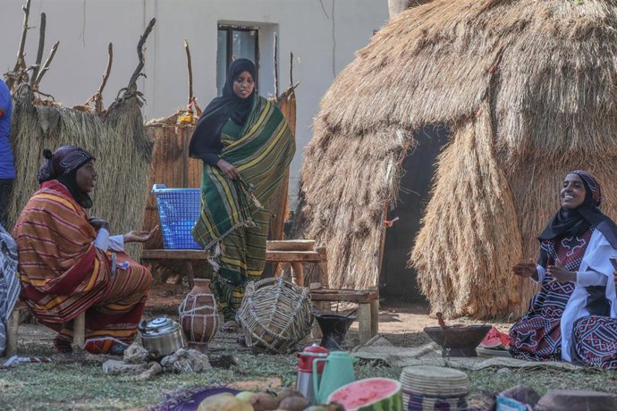Archivo - Participantes de un evento cultural en Mogadiscio, Somalia