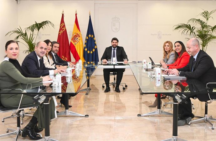 El jefe del Ejecutivo autonómico, Fernando López Miras, preside la reunión constitutiva del denominado 'Comité Aranceles'