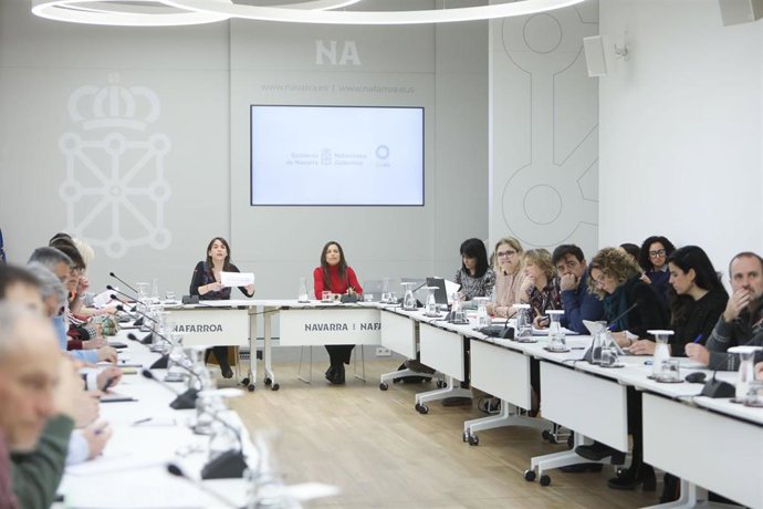 La consejera Alfaro preside la reunión del Consejo de Vivienda