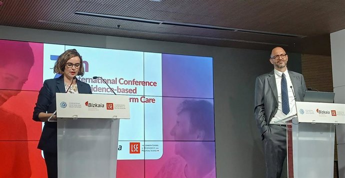 Archivo - Elixabete Etxanobe en una rueda de prensa en Bilbao 