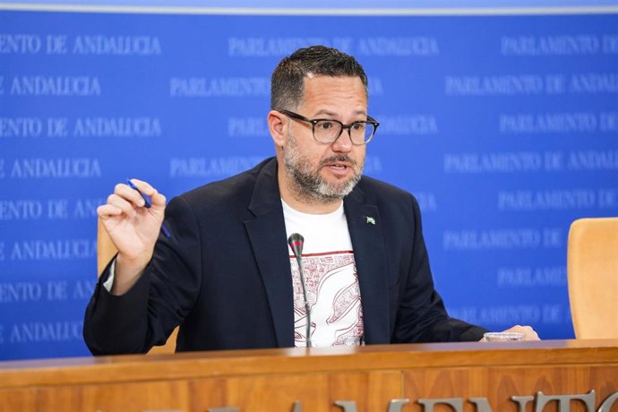 El portavoz de Adelante Andalucía, José Ignacio García, este miércoles en rueda de prensa. 