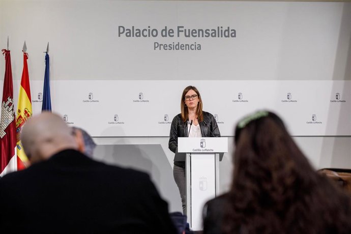 La consejera portavoz del Gobierno de C-LM, Esther Padilla, en rueda de prensa.