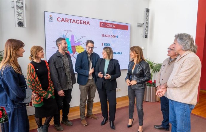 La alcaldesa, Noelia Arroyo, durante la presentación del Plan de Acción Integrada (PAI) con el que concurrirá a financiación europea para mejorar la conexión y los servicios de nueve barrios situados al norte del Ensanche