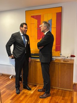 El ministro de Transportes, Óscar Puente, con su homólogo noruego, Jon-Ivar Nygrd