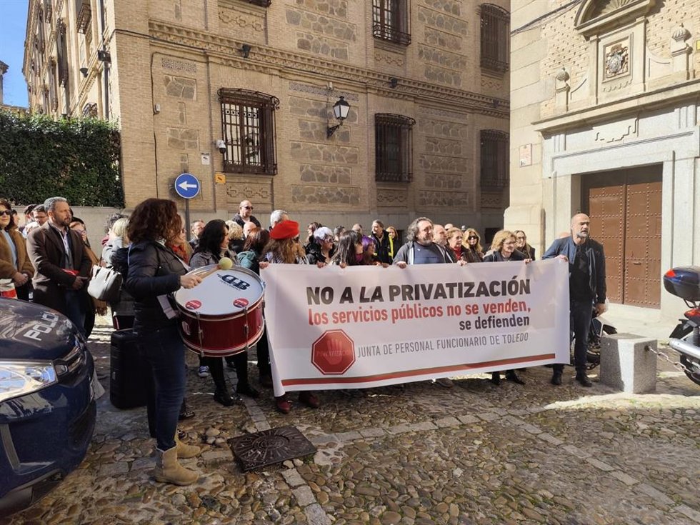 Concentración de la Junta de Personal Funcionario de Toledo contra la Ley de Simplificación, Agilización y Digitalización Administrativa de Castilla-La Mancha.