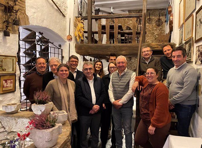 Representants de la Federació Catalana de Càmpings i la Fédération de l'Hôtellerie de Plein Air Occitanie
