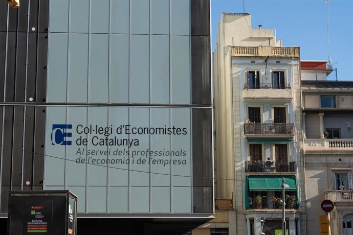 Archivo - Fachada del Col·legi d'Economistes de Catalunya.