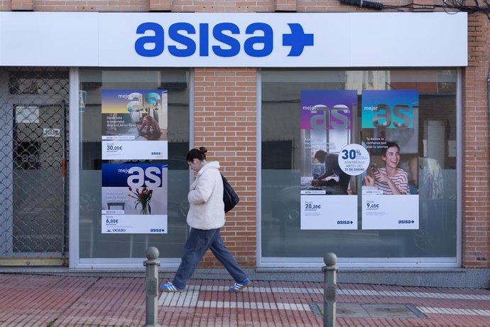 Exterior de una clínicas de la aseguradora de salud Asisa, a 27 de enero de 2025, en Madrid (España).