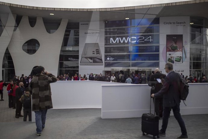 Archivo - Ambiente el primer día del Mobile World Congress (MWC) del año pasado