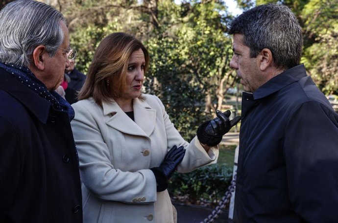 Archivo - La alcaldesa de València, María José Catalá, y el presidente de la Generalitat Valenciana, Carlos Mazón (d),  en una imagen reciente. 