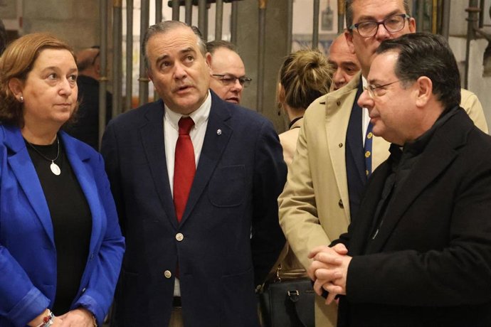 La presidenta de la Diputación de Toledo, Concepción Cedillo, junto al alcalde de Talavera de la Reina, José Julián Gregorio.