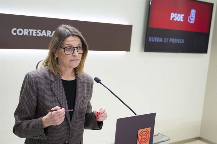 La diputada del PSOE Pilimar Zamora durante la rueda de prensa.