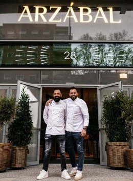 Los chefs Iván Morales y Álvaro Castellanos, fundadores de Grupo Arzábal